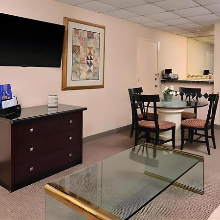 Americas Best Value Inn & Suites Victoria Exterior photo