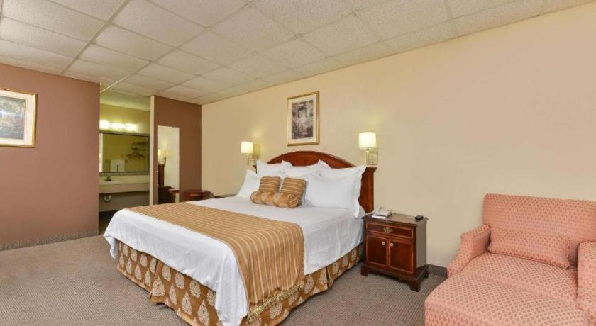 Americas Best Value Inn & Suites Victoria Exterior photo